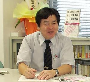 伊藤千尋氏